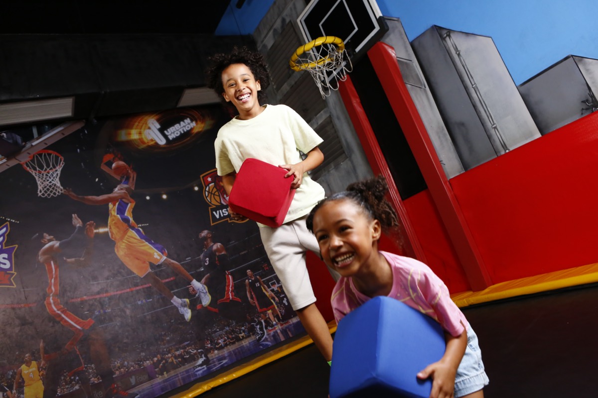 Basquete com Trampolins na Urban Motion